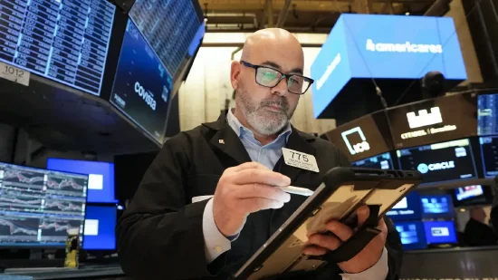  美股周二出现回落，科技板块领跌；油价反弹引发市场关注，中东局势仍存变数。 股票财经 美股周二出现回落，科技板块领跌；油价反弹引发市场关注，中东局势仍存变数。 股票财经 美股周二出现回落，科技板块领跌；油价反弹引发市场关注，中东局势仍存变数。 股票财经