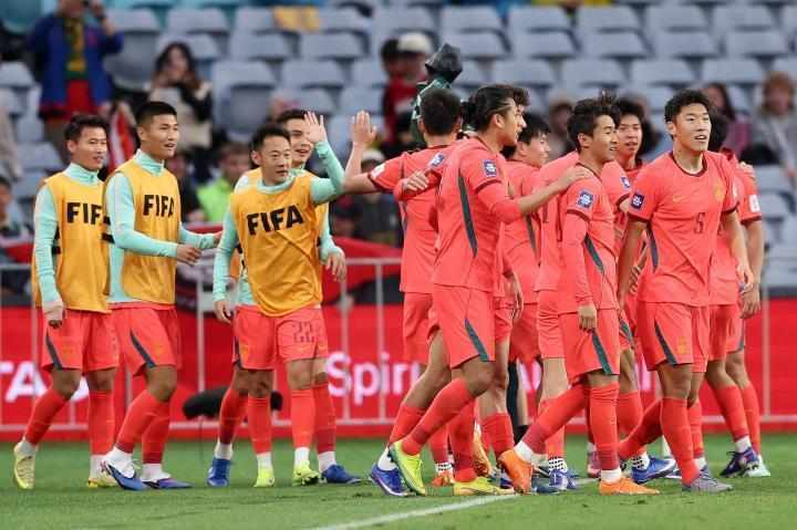  赛场背后的隐秘逻辑：国足转战墨尔本的战术进阶之道 体育新闻