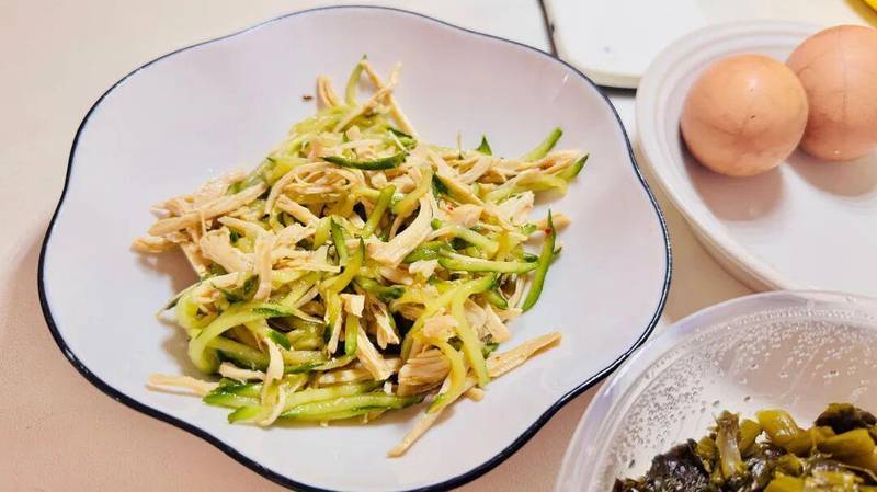  清爽凉拌菜：开启换季饮食的减法秘籍 情感心理