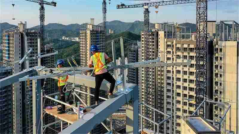  万级产量的市场震荡：啤酒巨头通过高端化与场景重构实现业绩突围 新闻 万级产量的市场震荡：啤酒巨头通过高端化与场景重构实现业绩突围 新闻