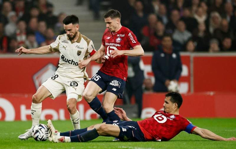  【战术复盘】朗斯0-3惨败里尔：3421阵型攻防全解析，卫冕之路几何？ 体育新闻