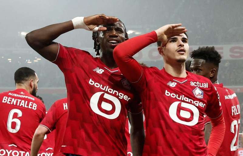  【战术复盘】朗斯0-3惨败里尔：3421阵型攻防全解析，卫冕之路几何？ 体育新闻