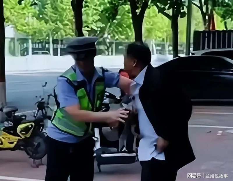  【深度调查】92岁老兵街头遭遇权力滥用：交警执法失范事件的全流程复盘与制度反思 新闻 【深度调查】92岁老兵街头遭遇权力滥用：交警执法失范事件的全流程复盘与制度反思 新闻