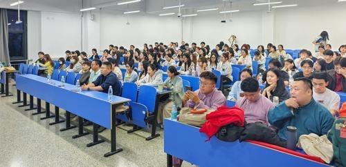  当年轻的心遇见古老的笑声：一段跨越时空的文化之约 文化旅游