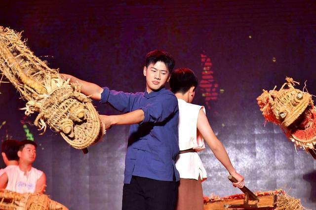  那晚舞台上的“板凳龙”，让我看见了孩子眼中的光 文化旅游