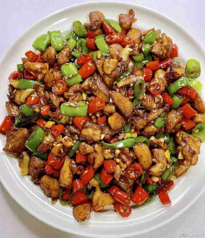  碱性食物与雌激素调控：女性抗衰老饮食的科学机制与实操方案 健康养生
